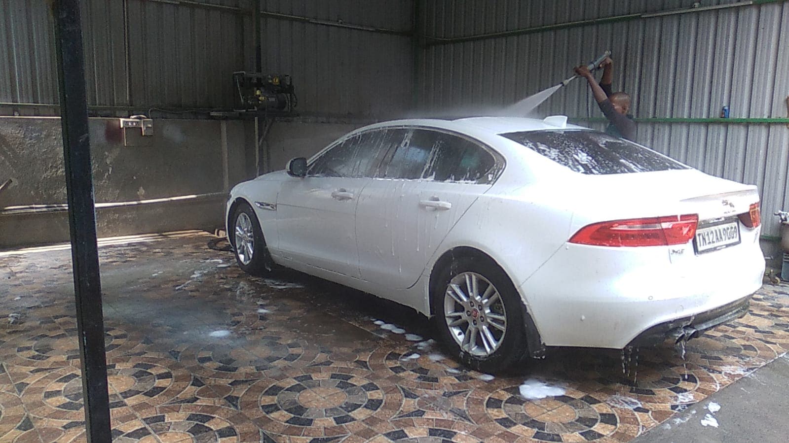 CAR WASH & DETAILING